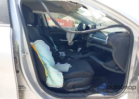 2019 Kia Forte Lxs z USA, uszkodzony, nr VIN 3KPF24AD2KE005868